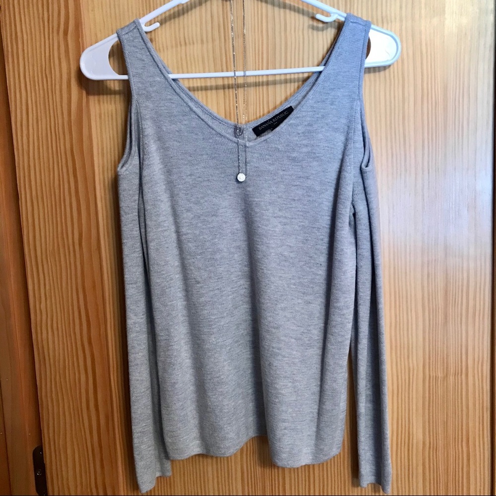 🔥🔥 BANANA REPUBLIC OPEN SHOULDER TOP